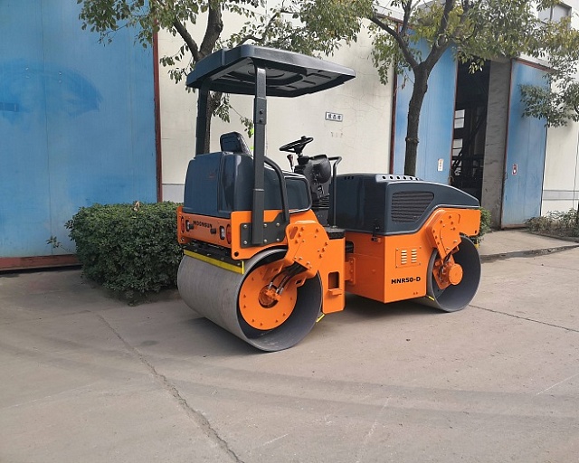 Дорожный каток MNR50-D